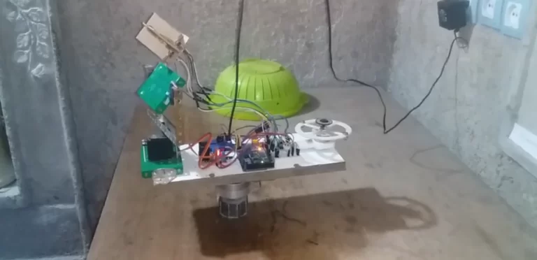 Using a solar tracker to control the attitude of a satellite